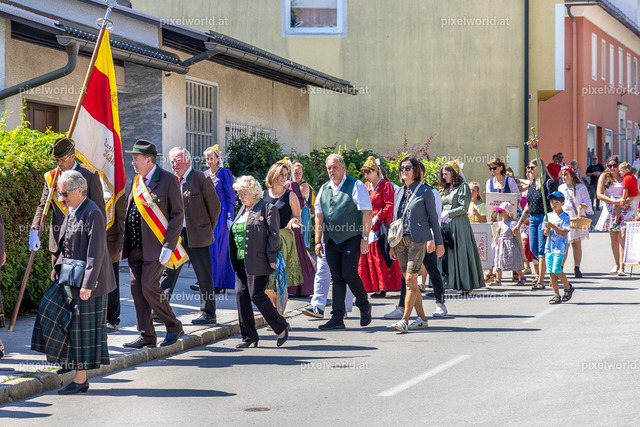 Fronleichnamsprozession mit Pfarrfest | Bildershop von pixelworld.at - Realisiert mit Pictrs.com