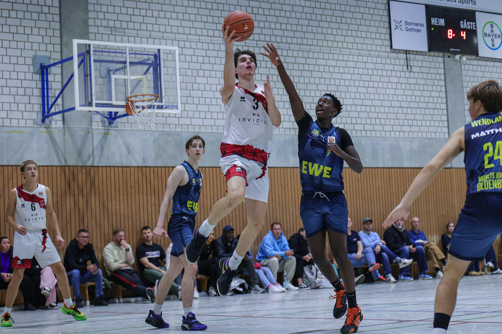 NBBL BAYER GIANTS vs EWE Baskets Juniors Oldenburg-40 | Fotos von Basketballspielen aus dem Raum NRW fotografiert von Gero Mueller-Laschet und Daniel Schaefer - Realisiert mit Pictrs.com
