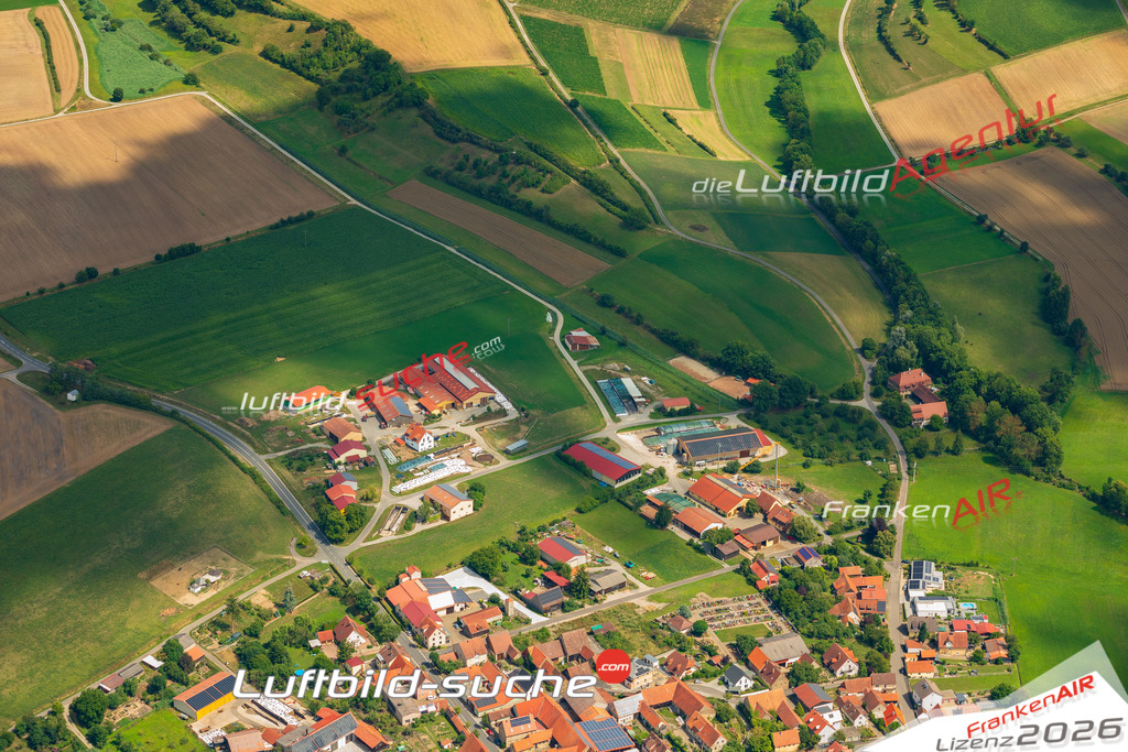 Luftaufnahme von  Willanzheim - Die Luftaufnahme wurde 2025 vom UL-Flugzeug heraus erstellt ( keine Drohne ) - Hochauflösende Luftaufnahme - für professionelle Ausdrucke geeignet. Die Geschenkidee !Mit Lizenz und Bildrechte bestellbar