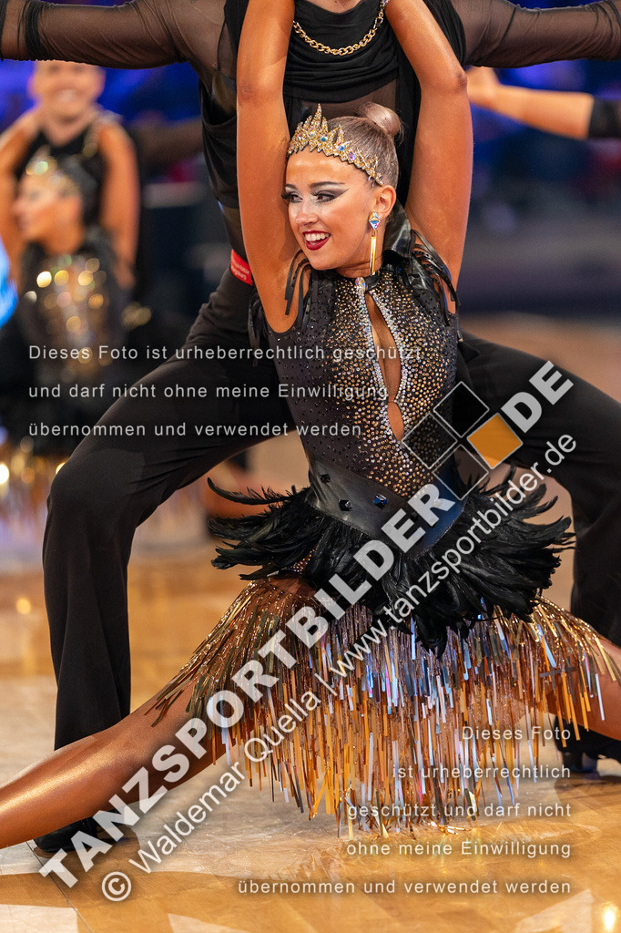 20231111-02536 | Hier finden Sie Tanz Bilder vom Latein und Standard Formationen tanzen. Sportbilder vom Tanzsport. Schöne Fotos und von Weltmeisterschaft, Europameisterschaft, Bundesliga, Regionalliga, Oberliga und Landesliga sowie von GOC Stuttgart, DanceComp, WM Bremen