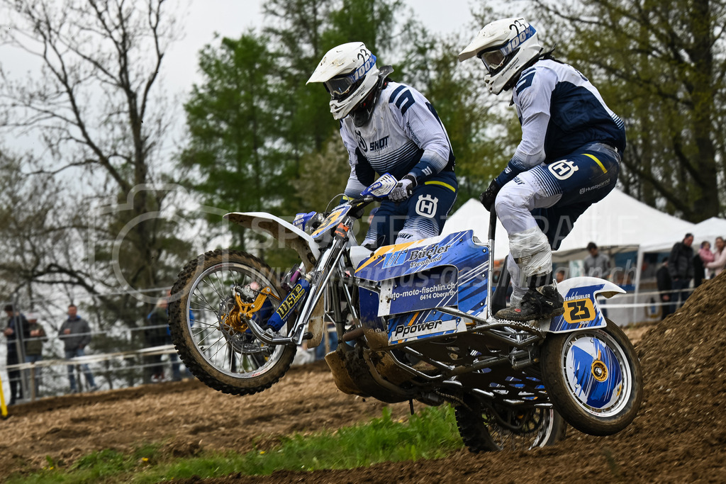 Motocross Schlatt bei Winterthur - 30. April 2023 | #23 Bueeler Markus / Bueeler Armin aus Oberarth (CH) auf WSP Husqvarna 450 in der Kategorie Seitenwagen am Motocross Schlatt bei Winterthur, 30. April 2023. 
Instagram: @mx_schlatt | @mc_wila | @sam_schweiz
Bild: Sportfotografie Markus Aeschimann | www.markus-aeschimann.ch - Realisiert mit Pictrs.com
