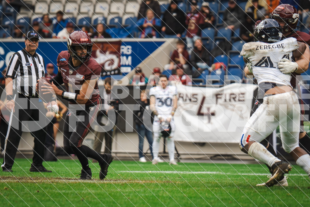 GER Rhein Fire vs. Paris Musketeers, Football, European League of Football, Spieltag 4, Saison 2025, 08.06.2025 | GER Rhein Fire vs. Paris Musketeers, Football, European League of Football, Spieltag 4, Saison 2025, 08.06.2025Foto: Fabian Friese - Realisiert mit Pictrs.com