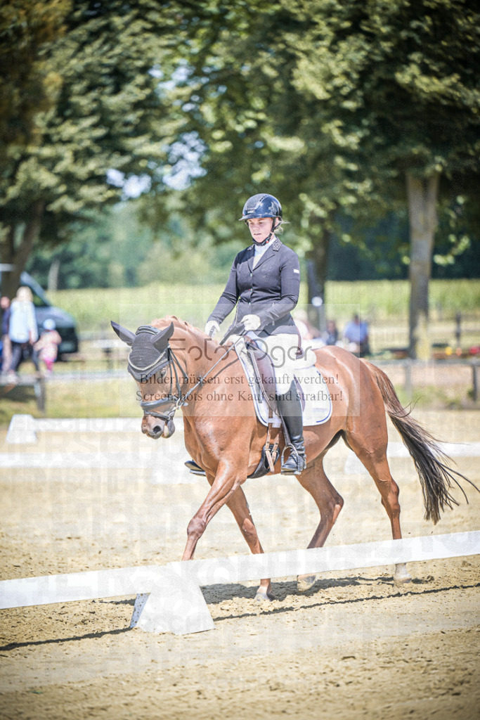 DOS_5530 | Entdecke hochwertige Reitturnierfotos von Foto Oger. Professionell, emotional und authentisch – jetzt Lieblingsmomente im Shop bestellen.Deutschlandweite Turnierfotografie. - Realisiert mit Pictrs.com