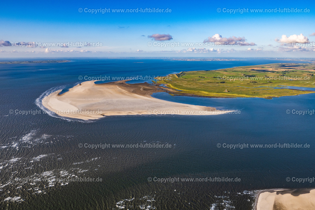 Westerheversand_Leuchtturm_ELS_5639060822 | WESTERHEVER 06.08.2022 Sandbank- Landfläche durch Strömungen unter der Meeres- Wasseroberfläche Westerheversand in Westerhever im Bundesland Schleswig-Holstein. Die Sand -Strukturen sind besonders bei Ebbe gut zu erkennen. // Sandbank- land area by flow under the sea water surface Westerheversand in Westerhever in the state Schleswig-Holstein. Foto: Martin Elsen