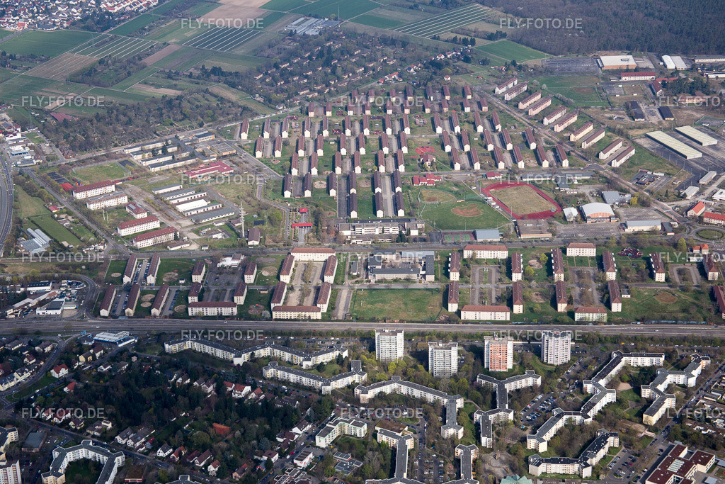 Benjamin-Franklin-Village | Luftbild: Benjamin-Franklin-Village im Ortsteil Käfertal in Mannheim im Bundesland Baden-Württemberg in Deutschland. Foto: IMG_077007.jpg vom 12.04.2015 durch Werner Riehm/FLY-FOTO.de - Realisiert mit Pictrs.com