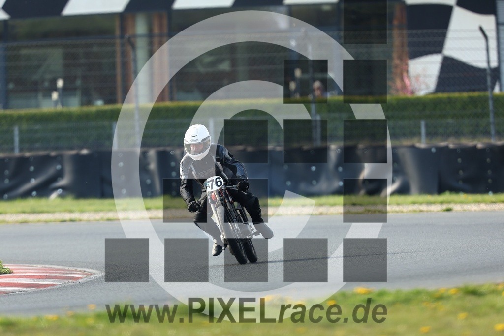 0h76-20260418_00487 | Schöne Erinnerungen an spannende Momente - das festzuhalten ist unser Job. PIXELrace.de ist seit 2003 auf den Rennstrecken Europas unterwegs um die Action draußen beim Fahren und die wunderbare Stimmung imm Fahrerlager für euch einzufangen.
