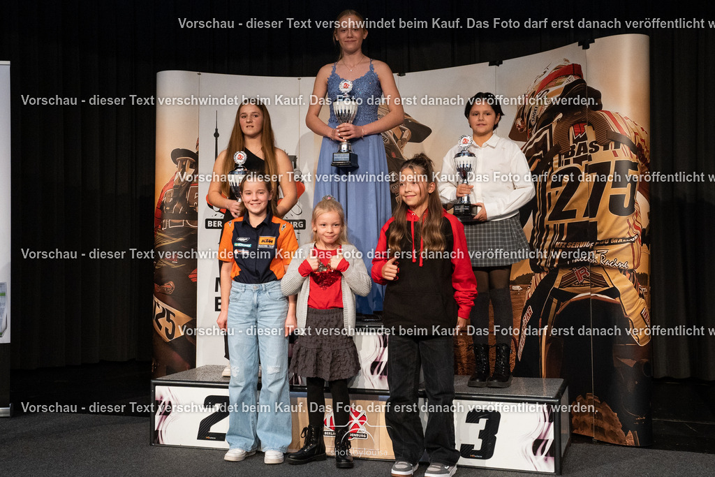 11_15_MeistereherungMXBB-8056 | Sportfotografin aus Berlin-Brandenburg mit Fokus auf Motocross. Ich halte deine sportliche Leistung und echte Emotionen auf und neben der Strecke professionell fest. Entdecke die Fotos von deinem Rennen und bestelle sie direkt hier im Shop.