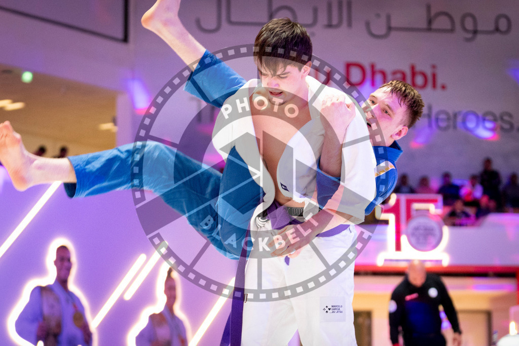 20231109PBB6133 | Fighters compete during the AJP World Professional Championship in the Mubadala Arena in Abu Dhabi, Arab United Emirates, on November 9, 2023.