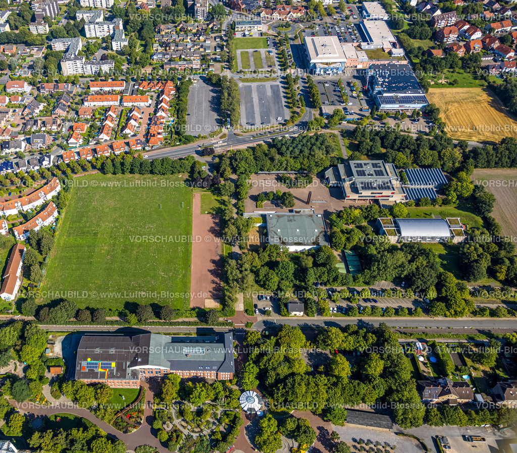 Hamm240805151 | Luftbild, Freiherr-vom-Stein-Gymnasium Hamm und Wiesenfläche, hinten Westpress arena und beta Finanz Eissportarena Eissporthalle mit Moderniesierung und Renovierungsarbeiten, unten der Eingangsbereich Haupteingang Maximilianpark, Uentrop, Hamm, Ruhrgebiet, Nordrhein-Westfalen, Deutschland