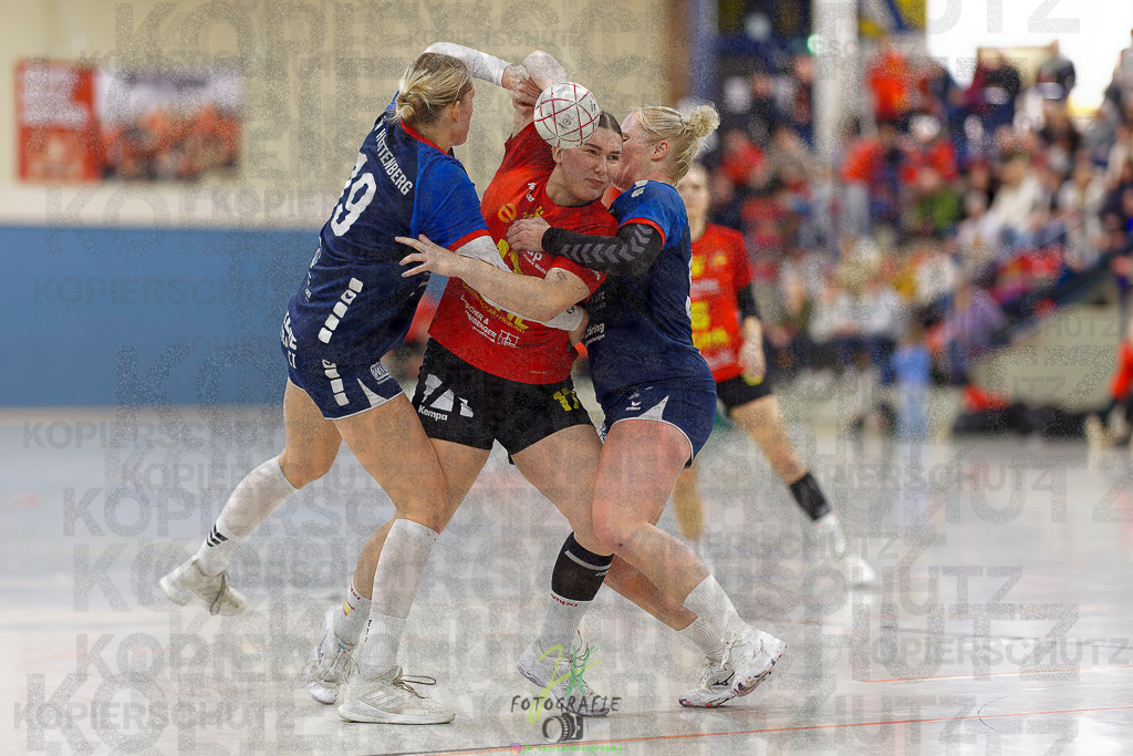 Frauen Regionalliga (HHV); HSG Wettenberg - TV Hüttenberg | Frauen Regionalliga (HHV); HSG Wettenberg - TV Hüttenberg am 06.12.2025 in Launsbach (Wettenberg) (Halle GS Launsbach (Wettenberg))Photo © 2025 - Jörg Heinrich - Realisiert mit Pictrs.com