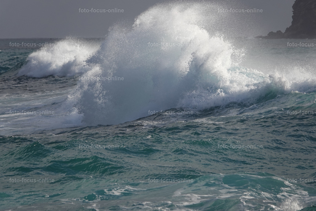 Wild waves | Atlantic breakwater