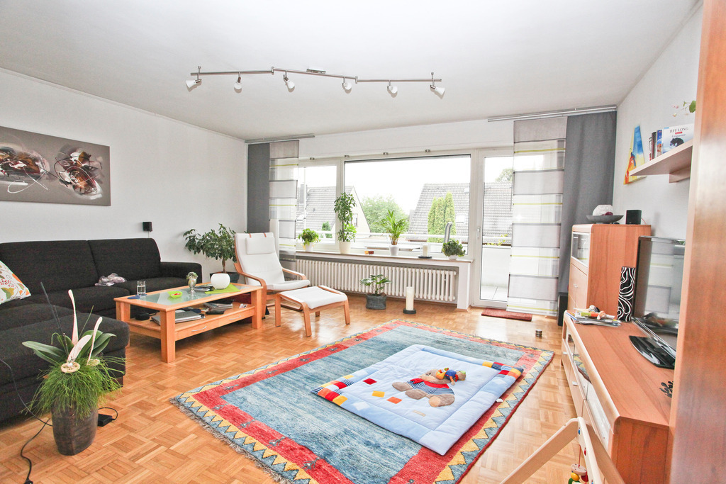 Drüner Weg 8 Bild  029.JPG (1. Obergeschoss) | Foto, Video, Fotografie, Videografie, Fotobox, DJ, Discjockey, Musik, Musikbox, Veranstaltung, Photobooth, Amazon, Ebay, Buchtipp, Bestseller, Autor, Verlag, Buch, Wesel, Hamminkeln, NRW, Dinslaken, Rees, Drohne, Hochzeit, Party, Fotobox, Wesel, Fotograf