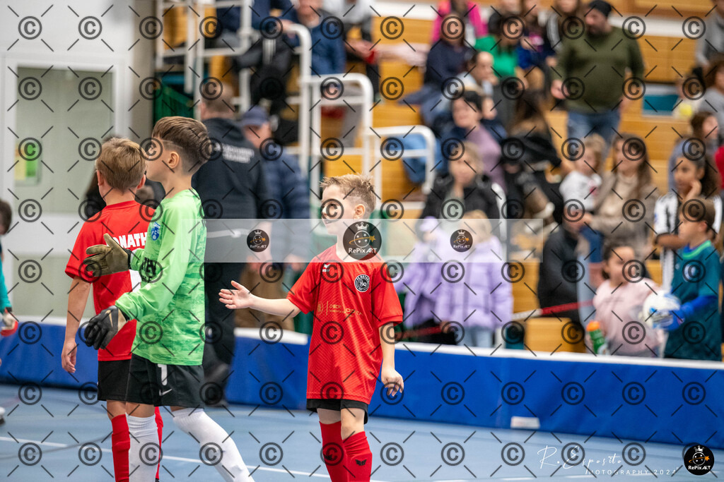 20241124_FCR-Hallenturnier-F2_2_054 | Sport und Naturfotografie von Roberto Esposito zeigt echte Momente Bewegung und die Schönheit der Natur. Ausdrucksstarke Bilder schaffen Emotionen.