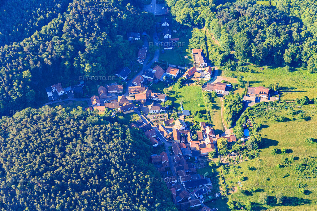 Luftbild: Zum Abtskopf im Ortsteil Blankenborn in Bad Bergzabern im Bundesland Rheinland-Pfalz in Deutschland. Foto: IMG_080066.jpg vom 05.06.2015 durch Werner Riehm/FLY-FOTO.de