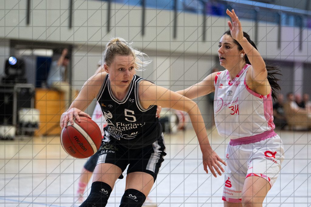 2. DBBL PlayOff 24/25 | 12.04.2025 | Dillingen Diamonds vs. BBC OS | 1/8-Finale, 2. Spiel  | 2. DBBL PlayOff 24/25 | 12.04.2025 | Dillingen Diamonds vs. BBC OS | 1/8-Finale, 2. Spiel  - - - - - CREDIT, www.bullenfotos.de, Martin König, Hörner Weg 40, D-49078 Osnabrück, +4917663732967, Nutzung und Weitergabe nur zu den vereinbarten Zwecken. Presseanfragen an Urheber. Alle Rechte beim Urheber. - - - - - - Realisiert mit Pictrs.com