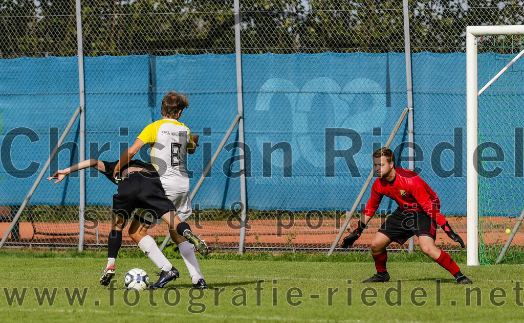 2023-09-17_074_SpVgg_Neuching_gegen_FC_Langenpreising | Neuching, Deutschland, 17.09.2023:
Fußball, A-Klasse 2023 / 2024, 7. Spieltag, SpVgg Neuching gegen SpVgg Langenpreising, Endergebnis: 5:1

Sven Wagner (SpVgg Neuching, #7), Markus Kammerer (SpVgg Langenpreising, #8), Torwart Maximilian Gabriel (SpVgg Langenpreising, #1)

Foto: Christian Riedel / fotografie-riedel.net