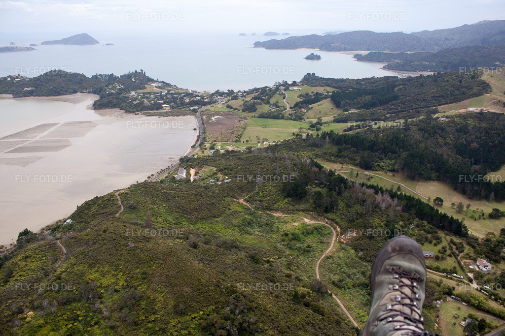 Luftbild: Ortsansicht in Coromandel im Bundesland Waikato in Neuseeland. Foto: IMG_55491.jpg vom 12.01.2013 durch Werner Riehm/FLY-FOTO.de