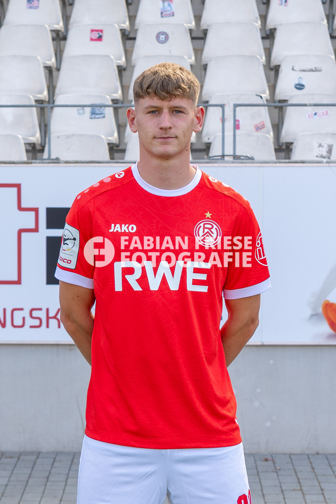 Rot-Weiss Essen; 3. Liga, Portraettermin 2026/2027, Foto: Eibner-Pressefoto/Fabian Friese | Gianluca Swajkowski (Rot-Weiss Essen, #39),Rot-Weiss Essen; 3. Liga, Portraettermin 2026/2027, Foto: Eibner-Pressefoto/Fabian Friese - Realisiert mit Pictrs.com