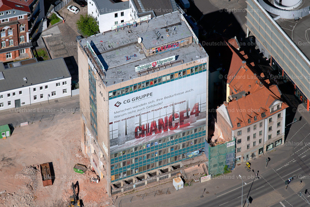 4026453 | ERFURT 07.05.2020 Baustelle zum Um- und Neubau am Hochhaus- Gebäude des " TA-Hochhaus - Chance 4 " - ehemals Sitz der Thüringer Allgemeine an der Max-Reger-Straße in Erfurt im Bundesland Thüringen, Deutschland. Weiterführende Informationen bei: Consus Real Estate AG (ehemals CG Gruppe AG),  homuth+partner architekten. // Reconstruction and new construction of high-rise building of " TA-Hochhaus - Chance 4 " former head office of the Thueringer Allgemeine on street Max-Reger-Strasse in Erfurt in the state Thuringia, Germany. Further information at: Consus Real Estate AG (ehemals CG Gruppe AG),  homuth+partner architekten. Foto: Gerhard Launer