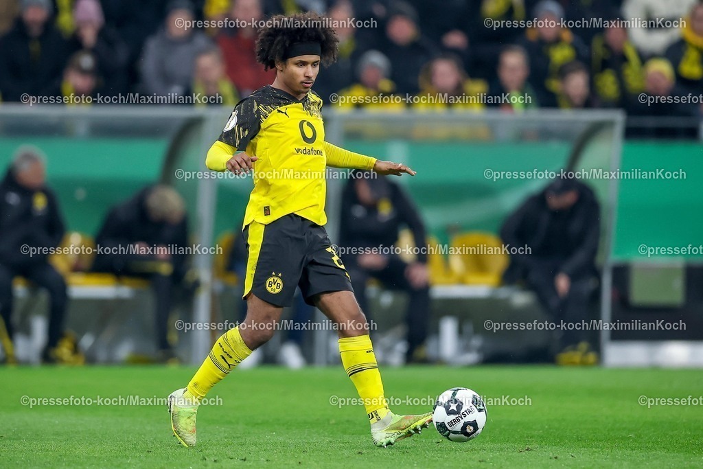 BVB02122501111 | 02.12.2025, Fußball, DFB-Pokal, Borussia Dortmund - Bayer 04 Leverkusen, Achtelfinale, Signal Iduna Park, Saison 2025 2026: Karim Adeyemi (BVB #27) DFB regulations prohibit any use of photographs as image sequences and or quasi-video.