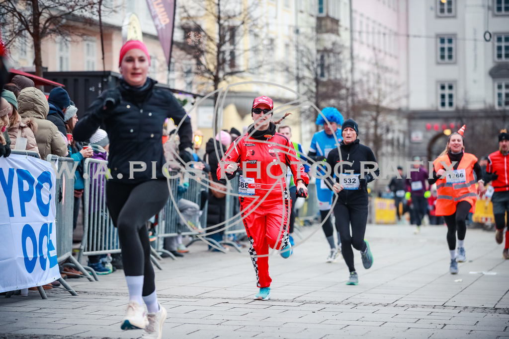SILVESTERLAUF LINZ 25 | Linz, AUSTRIA, 31. Dezember 25, TRIRUN SILVESTERLAUF LINZ 25 , Image shows: 
Photo: WAPICS / BINDER Manuel