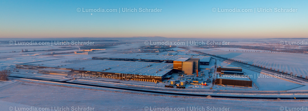 10049-52093 - Daimler Truck Halberstadt | Stockfoto und Bilderpool mit Bildmaterial aus Deutschland, dem Harz, Halberstadt, Quedlinburg, Wernigerode und weltweit. Qualitativ hochwertige und professionelle Fotos anschauen und kaufen. - Realisiert mit Pictrs.com