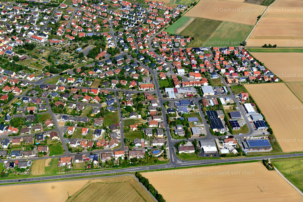 3650042 | HETTSTADT 31.08.2016 Wohngebiet einer Einfamilienhaus- Siedlung  in Hettstadt im Bundesland Bayern, Deutschland // Single-family residential area of settlement  in Hettstadt in the state Bavaria, Germany Foto: Gerhard Launer