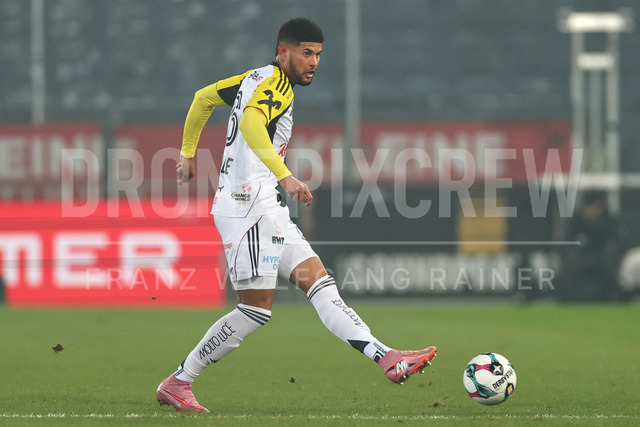 Austrian Bundesliga: Grazer AK 1902 vs LASK | GRAZ, AUSTRIA, 13.DEC.25 - SOCCER - ADMIRAL Bundesliga, Grazer AK 1902 vs LASK. The image shows Andres Andrade (Lask).