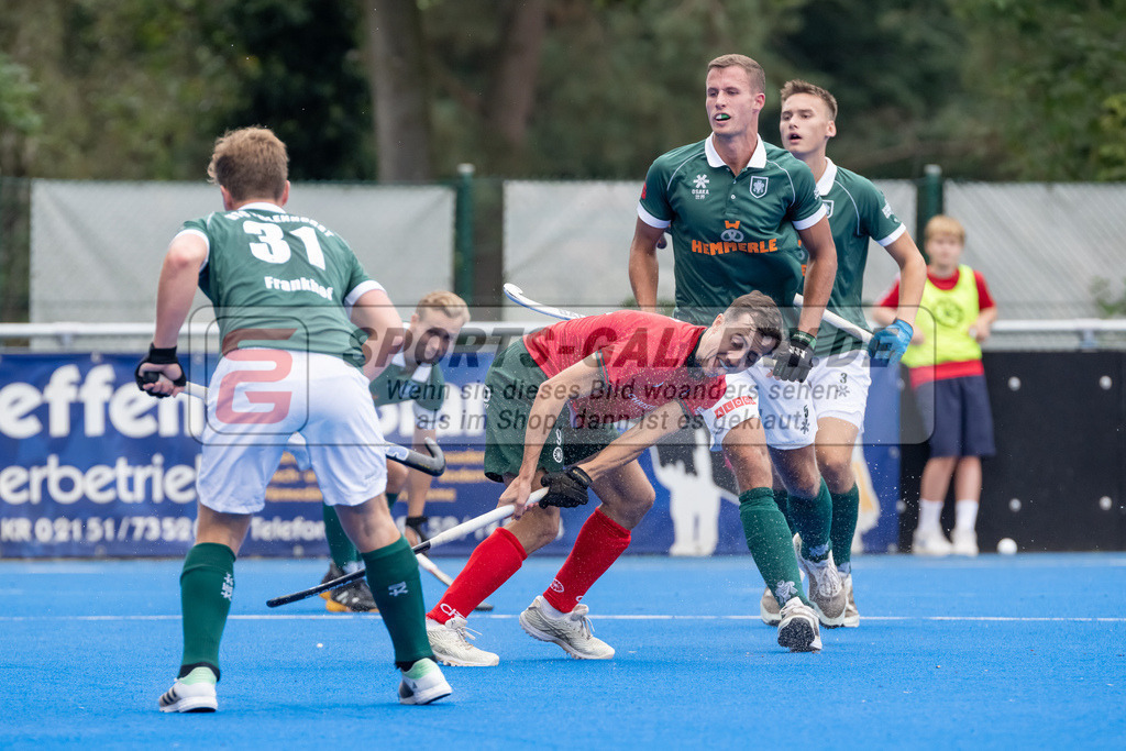HK_20240915_106496 | 1. Bundesliga Herren Crefelder HTC - Uhlenhorst Mülheim am 15.9.2024 Crefelder HTC , CHTC, Krefeld , Linus Frankhof ( Uhlenhorst Mülheim #31 ) , Sharp Lachlan ( Crefelder HTC #9 ) , Dennis Holthaus ( Uhlenhorst Mülheim #5 ) , Pepe Steinau ( Uhlenhorst Mülheim #3 )