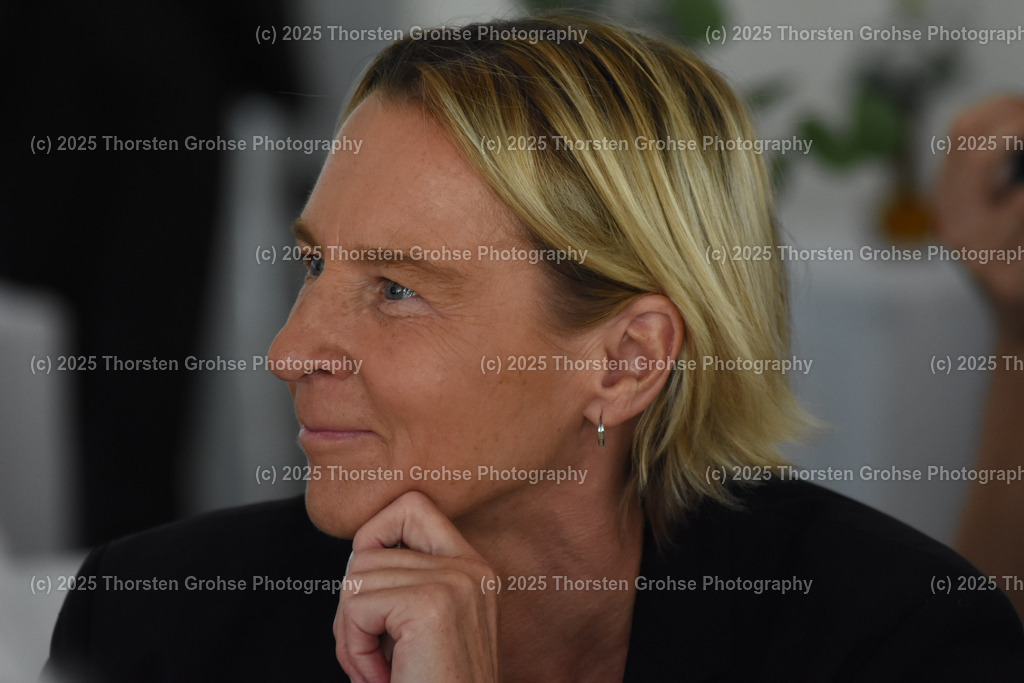 Season opening 16.08.2019 Football Women league | Talk round before the season opening 16.08.2019 Football Women league in Frankfurt Germany. 

Image: Martina Voss-Tecklenburg National coach women soccer germany - Realisiert mit Pictrs.com