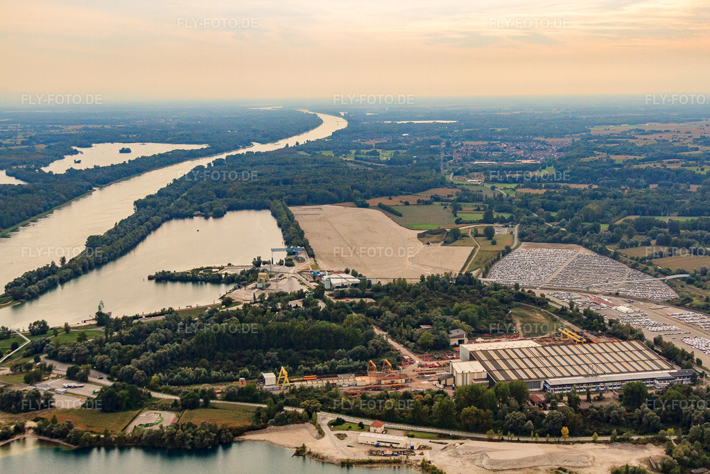 Luftbild: Neubau Rheinhafen Lauterbourg Rhine Terminal in Lauterbourg im Bundesland Bas-Rhin in Frankreich. – Foto: IMG_53343.jpg vom 23.09.2012 durch Werner Riehm/FLY-FOTO.de – Auflösung des Originals: 4752 x 3168 px – Paris Terminal - La solution multimodale de référence