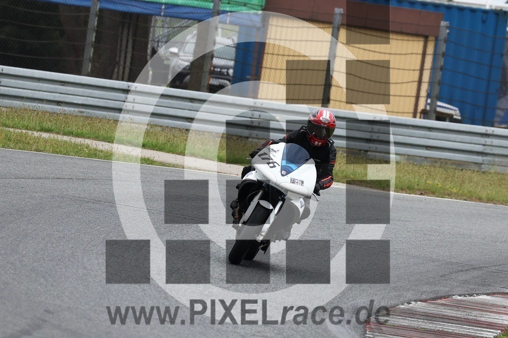 0176-20240604_34546 | Schöne Erinnerungen an spannende Momente - das festzuhalten ist unser Job. PIXELrace.de ist seit 2003 auf den Rennstrecken Europas unterwegs um die Action draußen beim Fahren und die wunderbare Stimmung imm Fahrerlager für euch einzufangen.