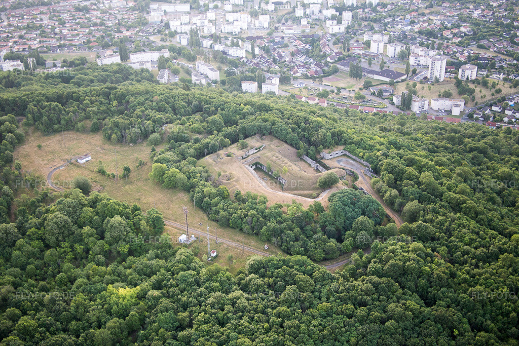 Luftbild: Bunker/Fort N von Toul in Toul im Bundesland Meurthe-et-Moselle in Frankreich.Foto: IMG_083469.jpg vom 13.07.2015 durch Werner Riehm/FLY-FOTO.deAuflösung des Originals: 5472 x 3648 px