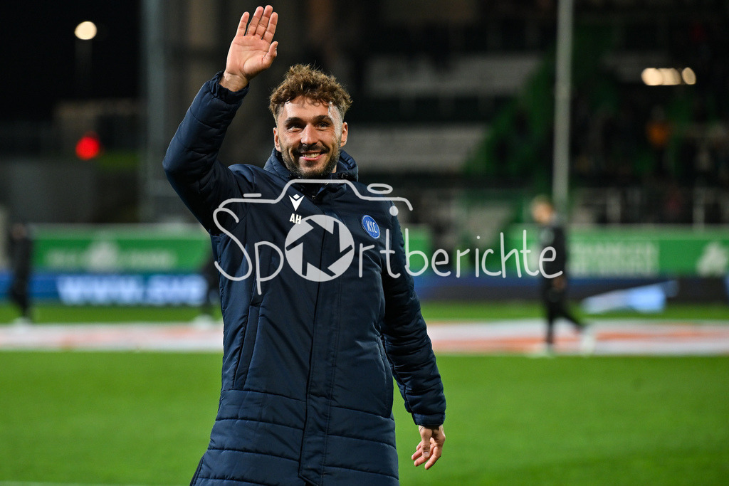 SpVgg Greuther Fürth - Karlsruher SC | FUERTH, GERMANY - OCTOBER 24: the team of Karsluhe - Fabian SCHLEUSENER (Karlsruher SC 24) his birthday - celebtrating with the fans after the 2. bundesliga match between SpVgg Greuther Fuerth vs. Karlsruher SC on matchday 10 at Sportpark Ronhof Thomas Sommer on October 24, 2025 in Fuerth, Germany / DFL REGULATIONS PROHIBIT ANY USE OF PHOTOGRAPHS AS IMAGE SEQUENCES AND/OR QUASI-VIDEO