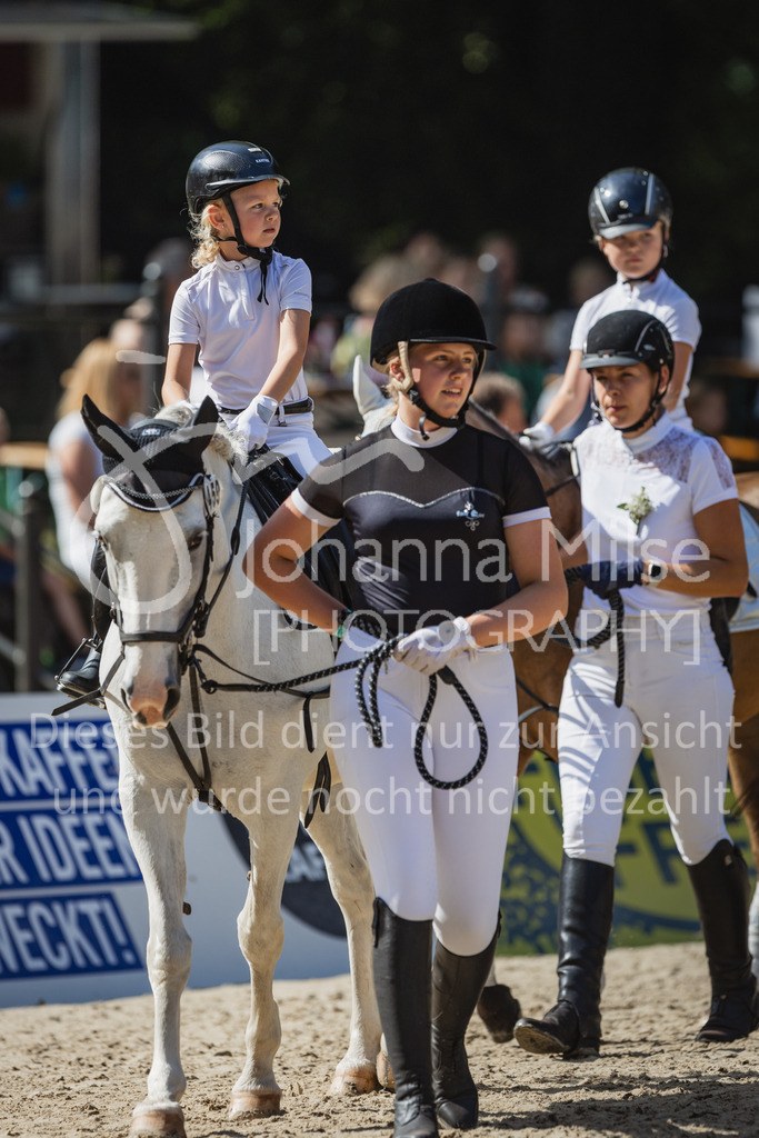 230910_OWLCh_Führzügel-127 | Deine schönsten Turniermomente als professionelle Fotos! Entdecke hochwertige Pferdesport-Fotografie im Online-Shop. Jetzt Fotos finden & bestellen!