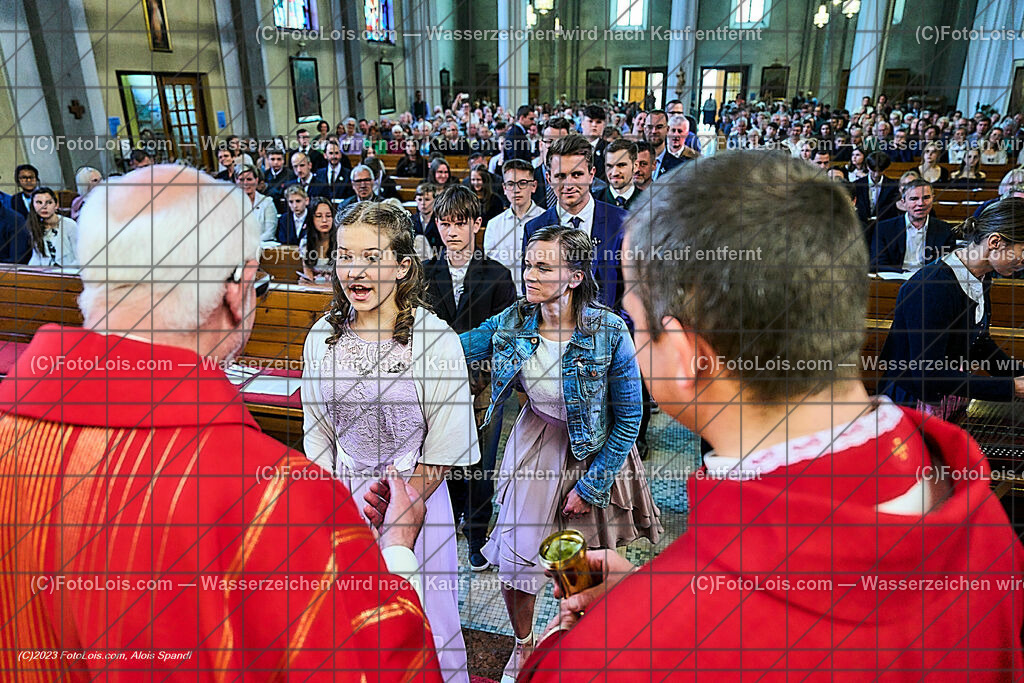 ALP2437_Pfarrfirmung Wieselburg_Sakrament der Firmung | (C)FotoLois.com, Alois Spandl, Pfarrfirmung in Wieselburg mit Firmspender Eduard Gruber (ehemaliger Generalvikar der Diözese St. Pölten), Sa 3. Juni 2023.