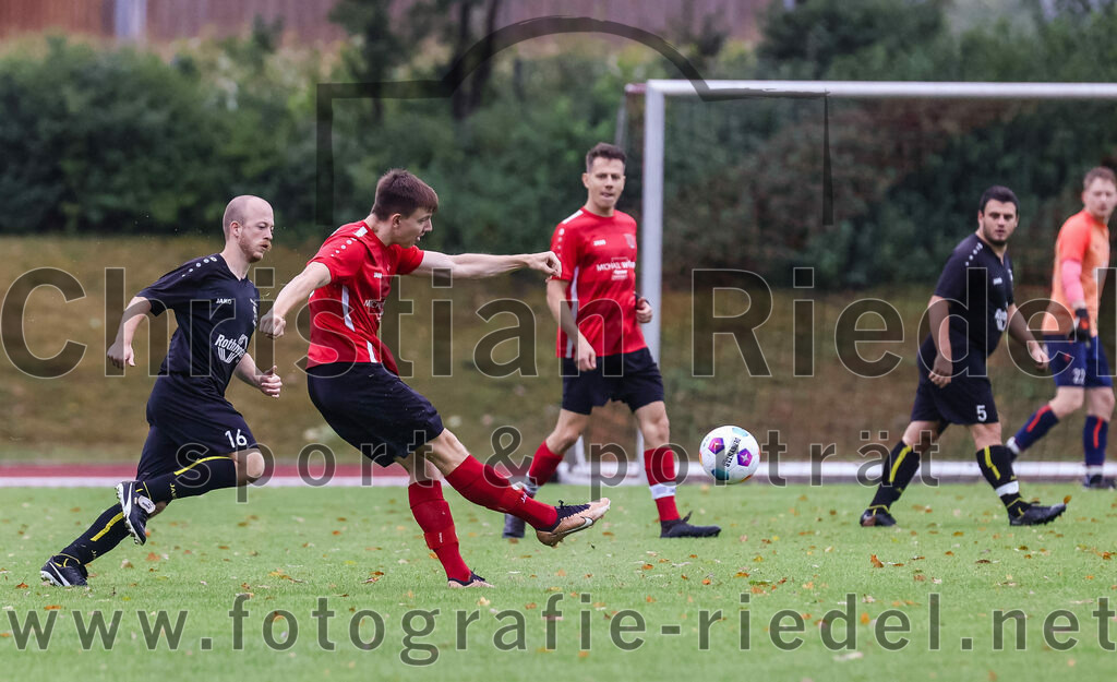 2023-08-27_003_TSV_Zorneding_II_gegen_TSV_Grafing_II | Zorneding, Deutschland, 27.08.2023:
Fußball, A-Klasse 2023 / 2024, 2. Spieltag, TSV Zorneding II gegen TSV Grafing II, Endergebnis: 5:1

Marinus Kinzl (TSV Grafing, #16), Paul Freihaut (TSV Zorneding, #6)

Foto: Christian Riedel / fotografie-riedel.net