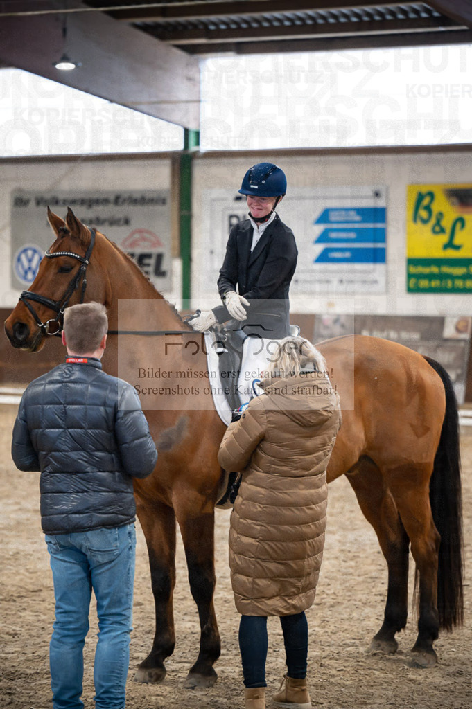 Hallenreittunier Voxtrup 2023 | Entdecke hochwertige Reitturnierfotos von Foto Oger. Professionell, emotional und authentisch – jetzt Lieblingsmomente im Shop bestellen.Deutschlandweite Turnierfotografie. - Realisiert mit Pictrs.com