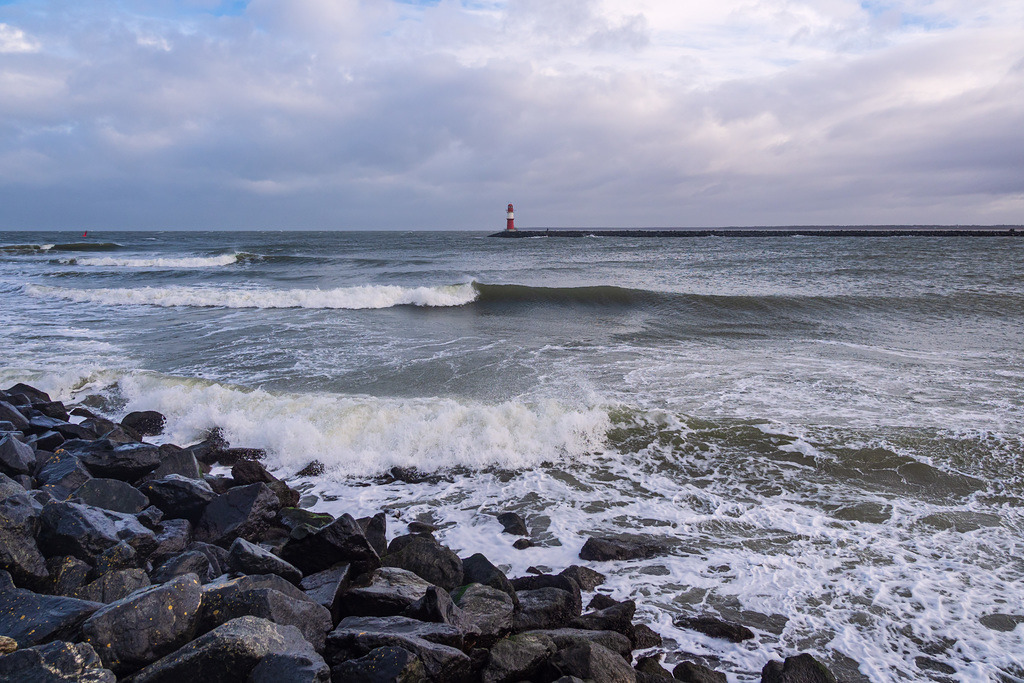 Mole an der Ostseeküste in Warnemünde | Mole an der Ostseeküste in Warnemünde