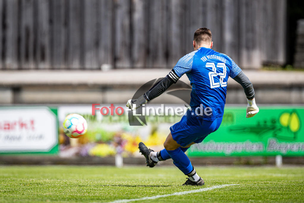TSV Peißenberg vs WSV Unterammergau | Abstiegs Qualifikationsrunde Kreisliga Gruppe C, TSV Peißenberg vs WSV Unterammergau, 20240420,
Abstoß Adrian ERHART (TSVP Goalie 22),
2024-04-20 in Peißenberg (Sportplatz Peißenberg)
22 Adrian ERHART (TSVP Goalie 22)
Copyright: WolfgangxLindner www.foto-lindner.de