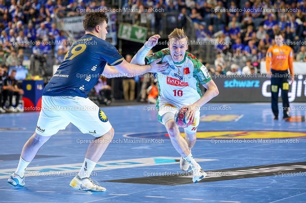 xSSCx18042602075 | 18.04.2026, xsscx, Handball, DHB-Pokal Lidl Final4, Halbfinale, Bergischer HC - SC Magdeburg, Saison 2025 / 2026 Herren, Lanxess Arena, Köln: Aron Seesing (Bergischer HC #49) im Zweikampf gegen Gisli Kristjansson (SC Magdeburg #10) Photo: xSandraxScherningxPressefotoKochx