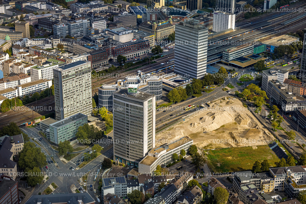 Essen241001502 | Luftbild, Campus Essen, Baustelle Abriss Ypsilon-Haus der RWE Zentrale Essen an der Huyssenallee, geplanter Neubau für Bürocampus, EON Hochhaus und Postbank Hochhaus, DB Schenker, Südviertel, Essen, Ruhrgebiet, Nordrhein-Westfalen, Deutschland