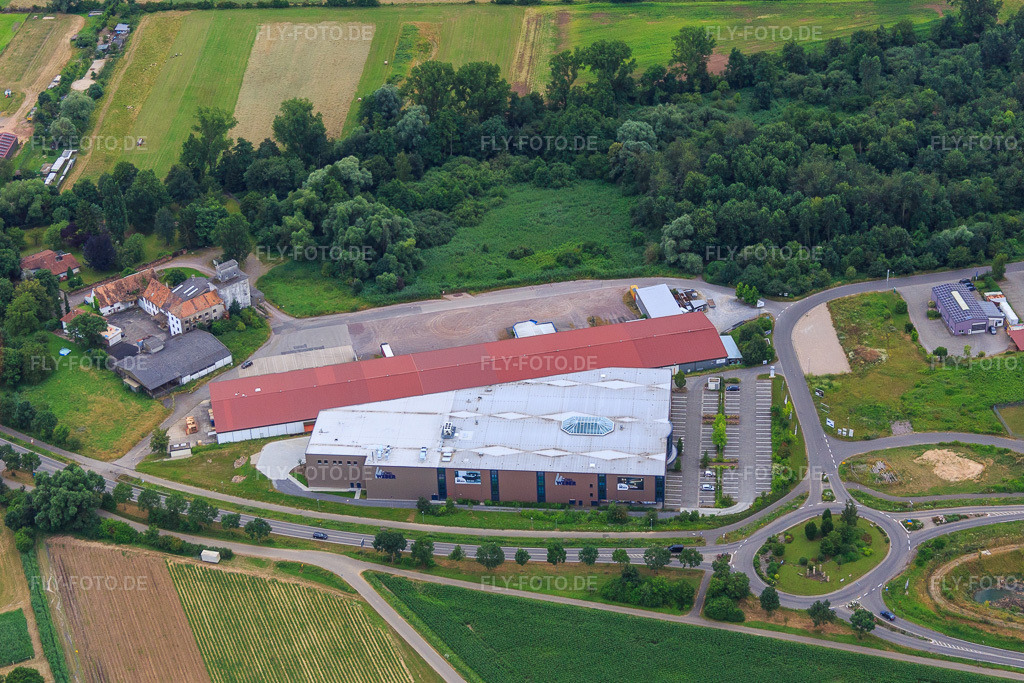 Luftbild: Einrichtungshaus Weber - Küchen, Sofas, Sessel, Matratzen in Herxheim bei Landau im Bundesland Rheinland-Pfalz in Deutschland. Foto: IMG_092172.jpg vom 16.07.2016 durch Werner Riehm/FLY-FOTO.deMöbel Weber - Möbel, Küchen und Einrichtung für Ihr Zuhause