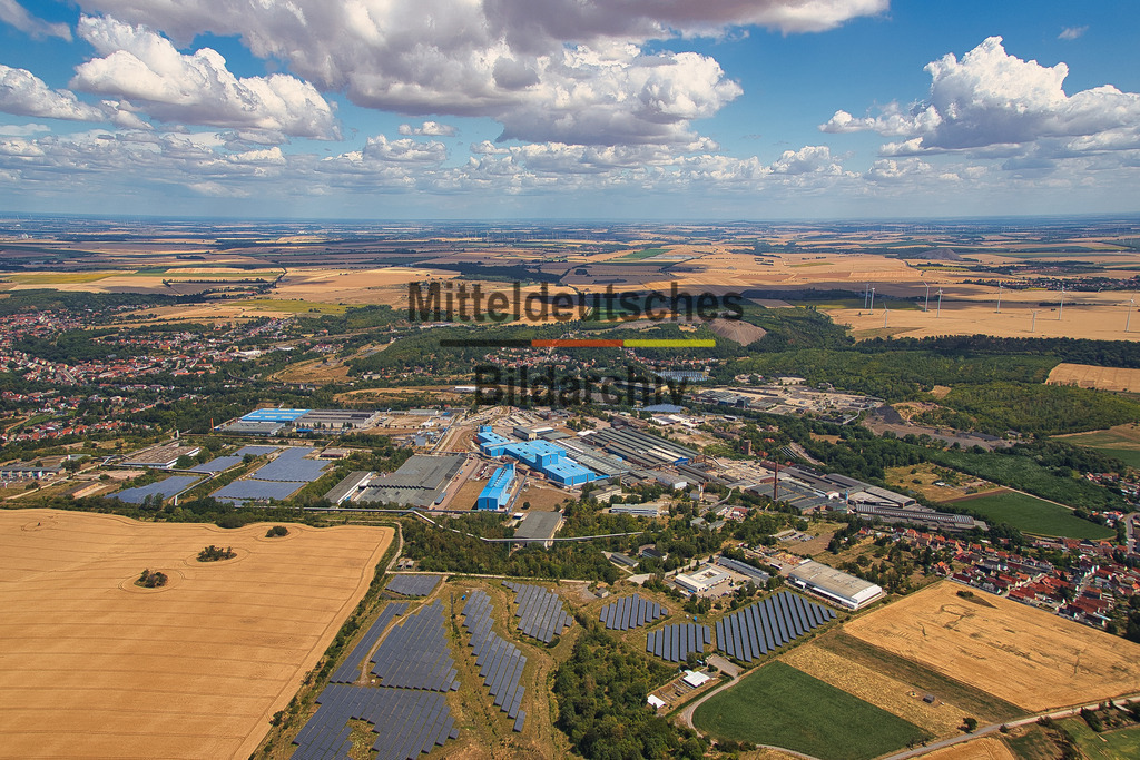 Hettstedt_3095 | Professionelle Luftaufnahme eines Industrie- oder Gewerbestandortes in Sachsen-Anhalt. Die Aufnahme entstand bei einem Fotoflug mit dem Tragschrauber oder der Drohne und dokumentiert Unternehmen, Gewerbeflächen und wirtschaftliche Infrastruktur aus der Vogelperspektive. Das Luftbild steht für redaktionelle und kommerzielle Nutzungen sowie als hochwertiger Wanddruck zur Verfügung. - Realisiert mit Pictrs.com