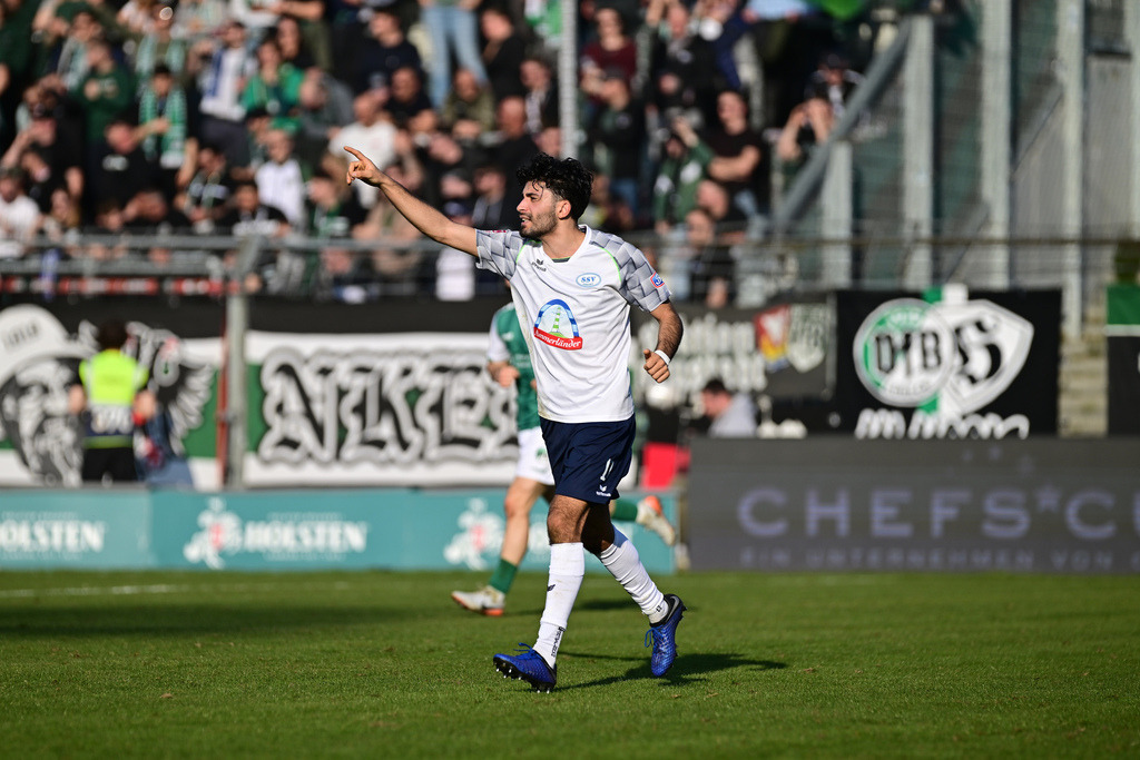 Fußball I Herren I Saison 2024-2025 I Regionalliga Nord I 25. Spieltag I VfB Lübeck - SSV Jeddeloh | Diyar Saka (17, SSV Jeddeloh) - Realisiert mit Pictrs.com