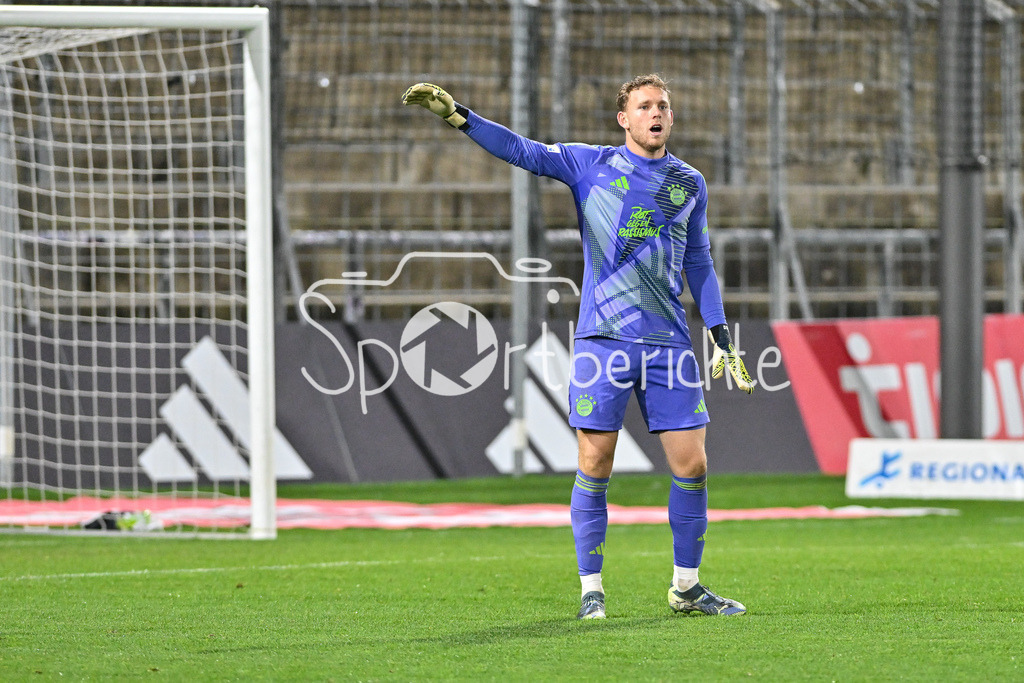 FC Bayern Amateure - TSV Schwaben Augsburg | im bild Daniel PERETZ (FC Bayern München II #1) in Aktion / Freisteller / Einzelfoto / Regionalliga Bayern: FC Bayern Muenchen II - TSV Schwaben Augsburg, Gruenwalder Stadion am am 25.10.2024