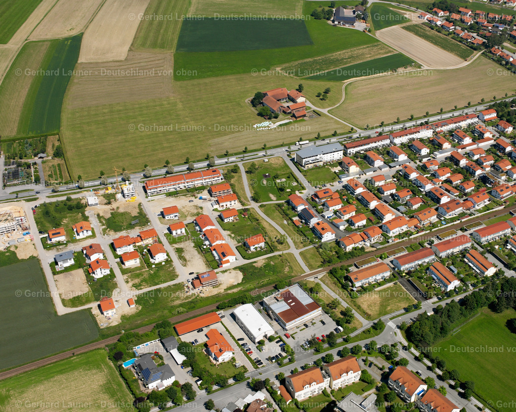 2600321 | UNGHAUSEN 09.06.2006 Wohngebiet einer Einfamilienhaus- Siedlung  in Unghausen im Bundesland Bayern, Deutschland // Single-family residential area of settlement  in Unghausen in the state Bavaria, Germany Foto: Gerhard Launer