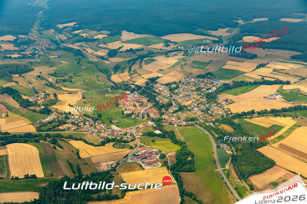 Das Luftbild der Stadt Burgwindheim wurde 2022 vom Flugzeug heraus erstellt (keine Drohnen-Aufnahmen) Aufnahmehöhe ca.450 Meter- hohe Bildauflösung und Druck-Qualität. Garantiert!