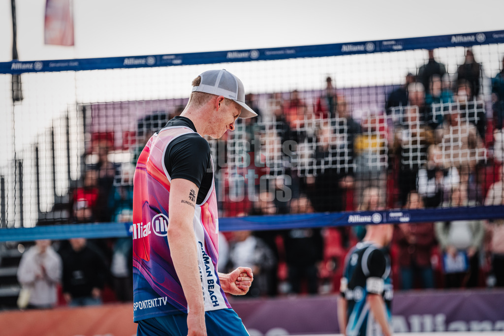 Beachvolleyball | Männer | German Beach Tour 2024 | Tourstop Bremen | 07.06.2024 | Philipp Huster jubelt und ballt die Faust