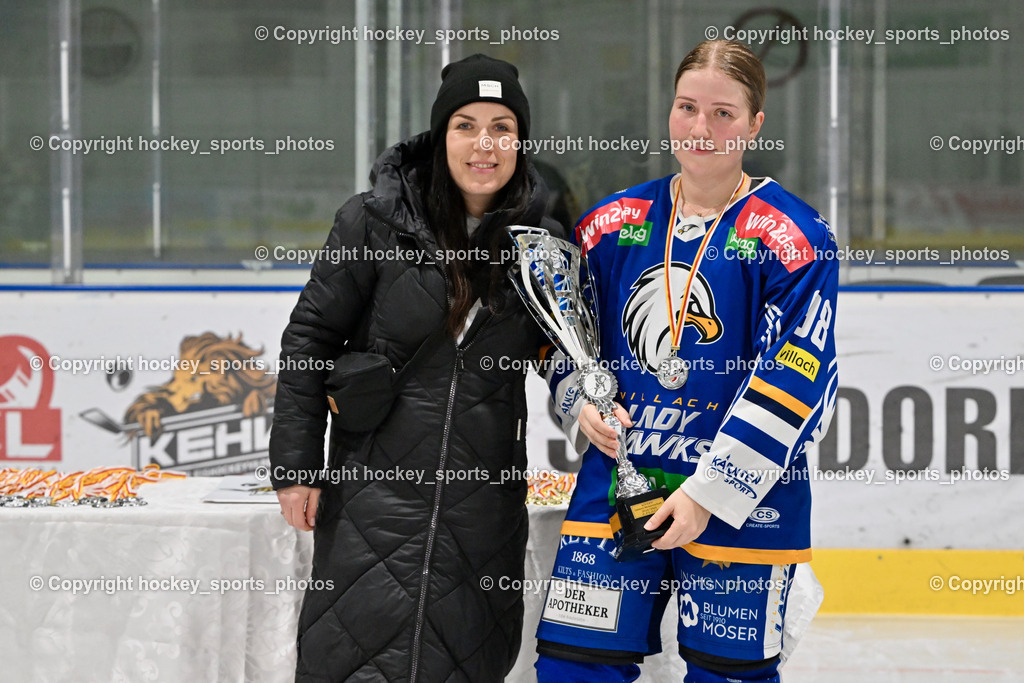 WILDCATS PATERNION & Lady Hawks Siegerehrung-Meisterfeier | KEHV-Damenreferentin Sabine Huber, Medailienübergabe, #98 Walluschnig Nadine Ramona LADY HAWKS, WILDCATS PATERNION &amp; Lady Hawks Siegerehrung-Meisterfeier, WILDCATS PATERNION &amp; Lady Hawks Siegerehrung-Meisterfeier am 12.03.2025 in Steindorf (Ossiachersee Halle), Austria, (Photo by Bernd Stefan)